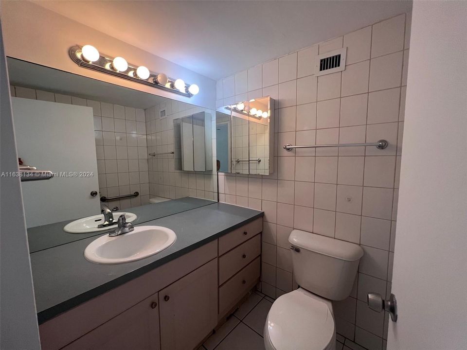 Recently Rented: $2,500 (1 beds, 1 baths, 890 Square Feet)
