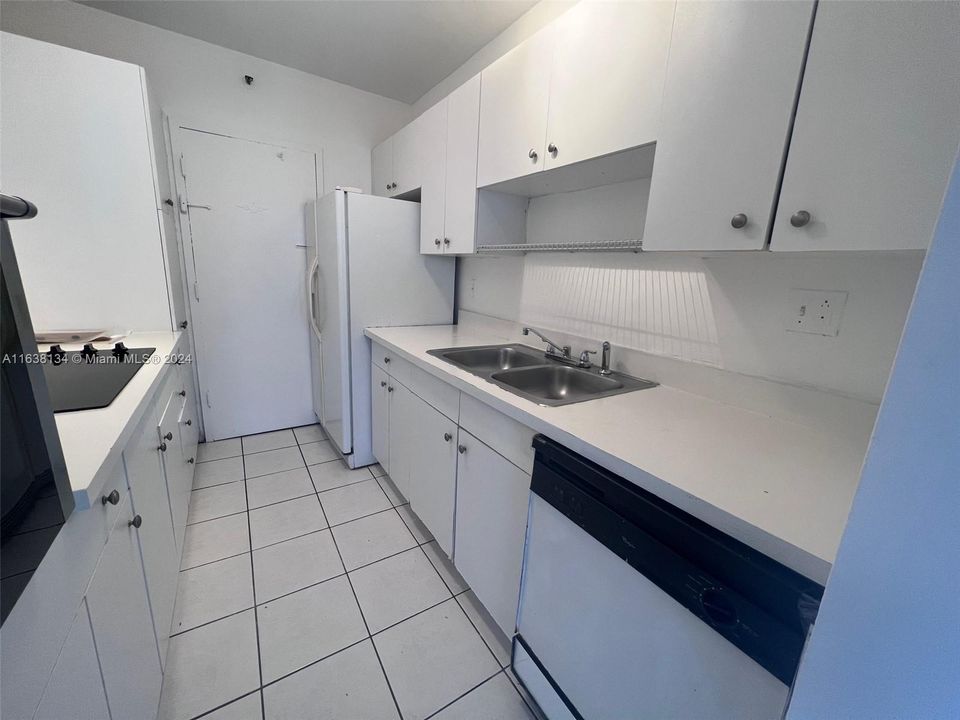 Recently Rented: $2,500 (1 beds, 1 baths, 890 Square Feet)