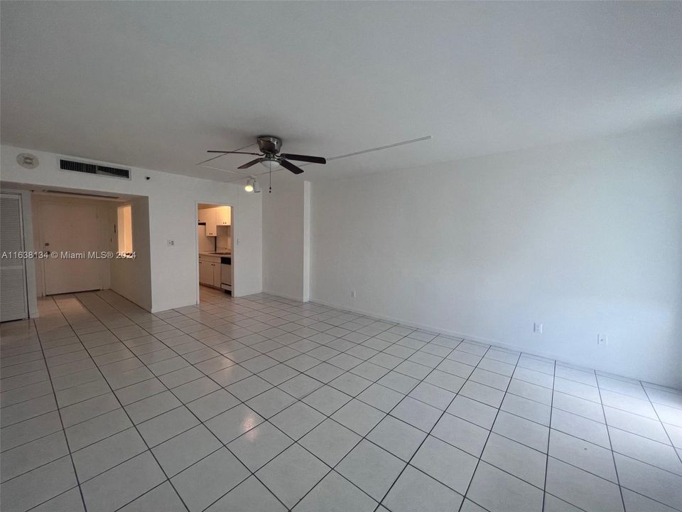 Recently Rented: $2,500 (1 beds, 1 baths, 890 Square Feet)