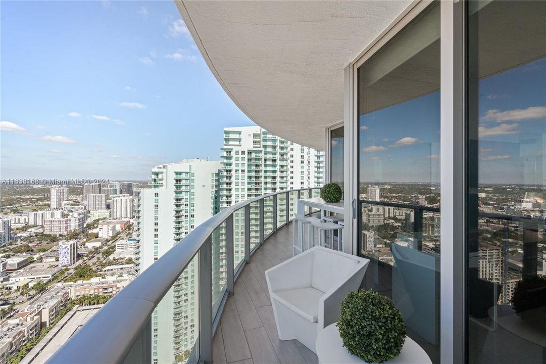 Active With Contract: $5,500 (2 beds, 2 baths, 1178 Square Feet)