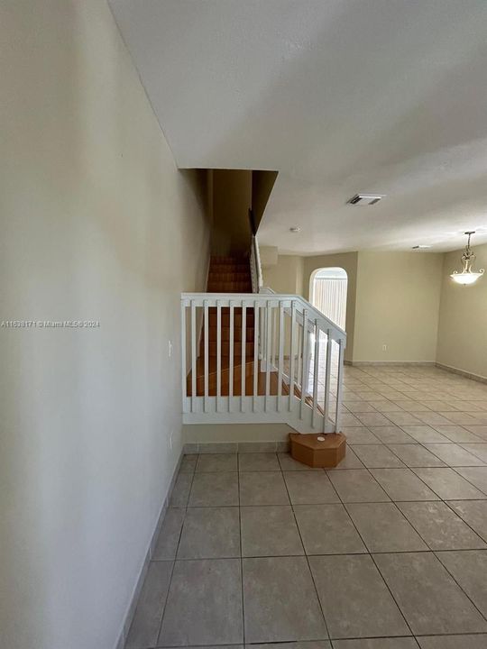 Active With Contract: $2,550 (3 beds, 2 baths, 1679 Square Feet)