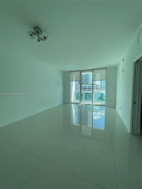 Recently Rented: $3,000 (1 beds, 1 baths, 688 Square Feet)