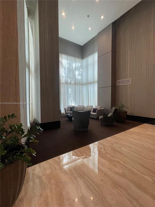 Recently Rented: $3,000 (1 beds, 1 baths, 688 Square Feet)