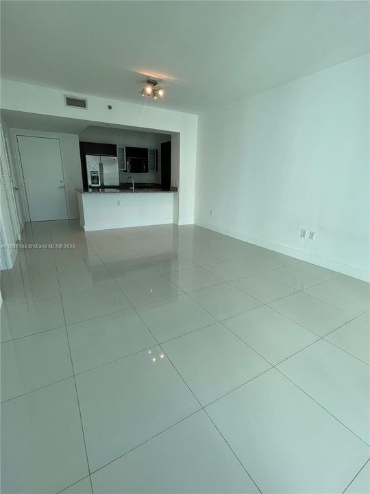 Recently Rented: $3,000 (1 beds, 1 baths, 688 Square Feet)