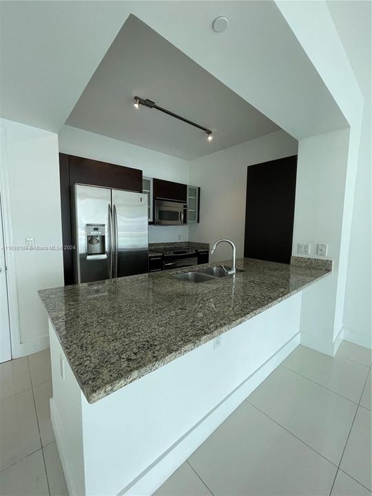 Recently Rented: $3,000 (1 beds, 1 baths, 688 Square Feet)