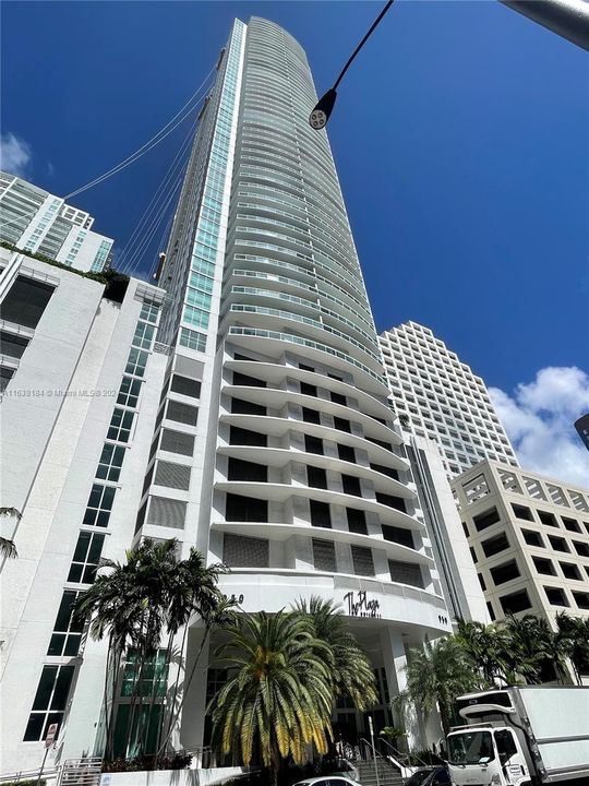 Recently Rented: $3,000 (1 beds, 1 baths, 688 Square Feet)