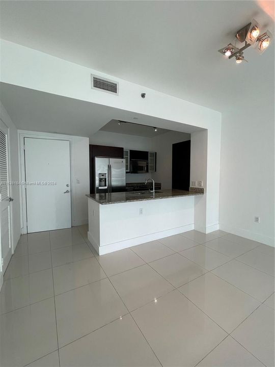 Recently Rented: $3,000 (1 beds, 1 baths, 688 Square Feet)