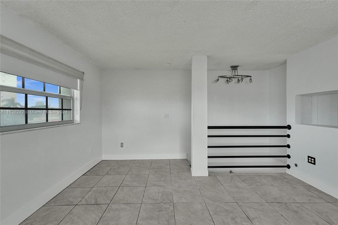 For Sale: $199,997 (1 beds, 1 baths, 723 Square Feet)