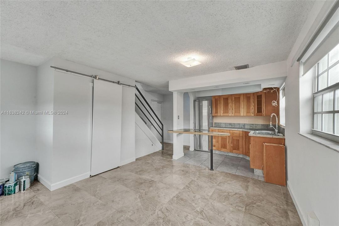 For Sale: $199,997 (1 beds, 1 baths, 723 Square Feet)