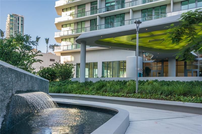 For Sale: $499,500 (1 beds, 1 baths, 610 Square Feet)