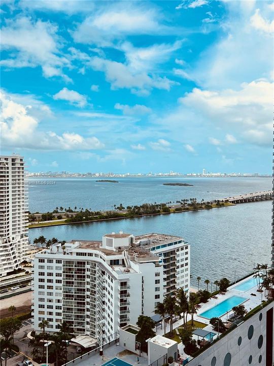 For Sale: $499,500 (1 beds, 1 baths, 610 Square Feet)