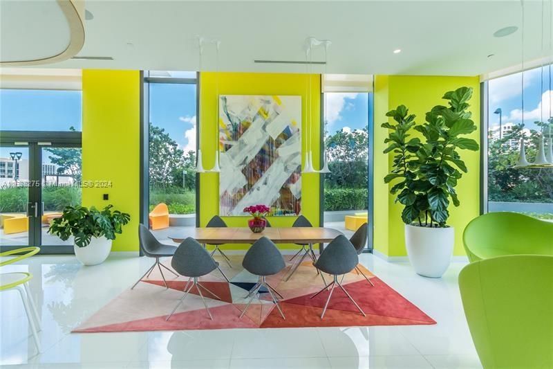 For Sale: $499,500 (1 beds, 1 baths, 610 Square Feet)