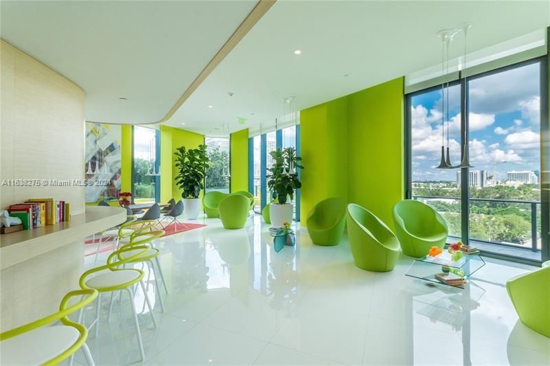 For Sale: $499,500 (1 beds, 1 baths, 610 Square Feet)