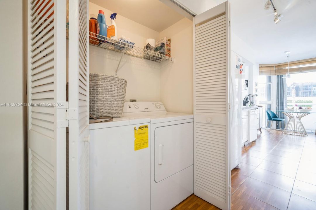 For Sale: $1,100,000 (2 beds, 2 baths, 1710 Square Feet)