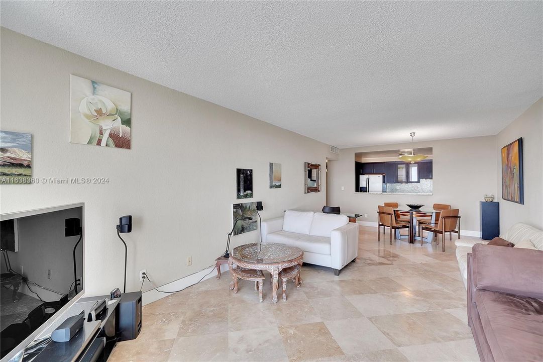 For Sale: $499,000 (1 beds, 1 baths, 1005 Square Feet)