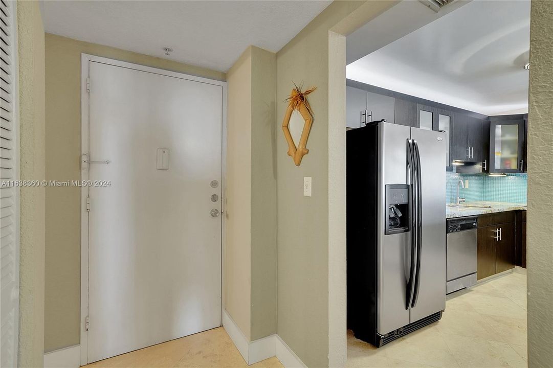 For Sale: $499,000 (1 beds, 1 baths, 1005 Square Feet)