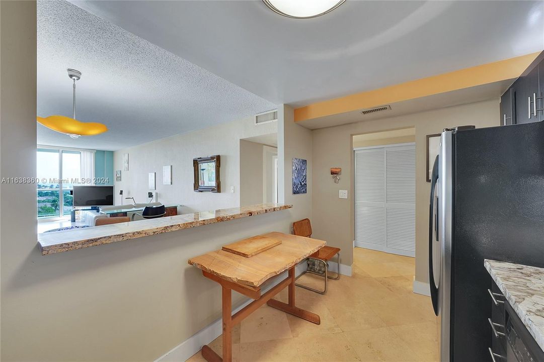 For Sale: $499,000 (1 beds, 1 baths, 1005 Square Feet)