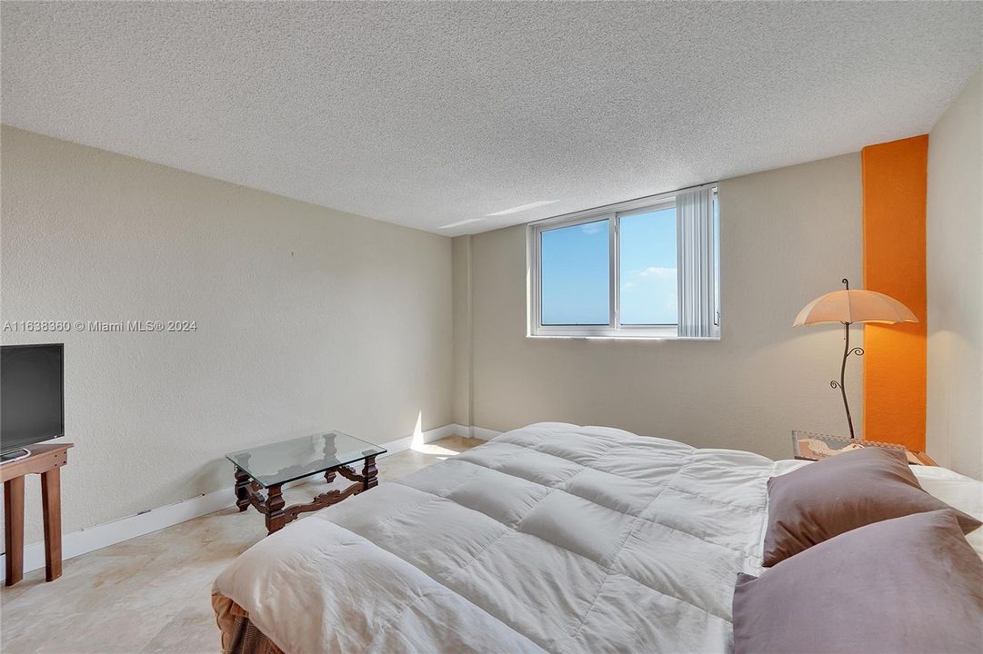 For Sale: $499,000 (1 beds, 1 baths, 1005 Square Feet)