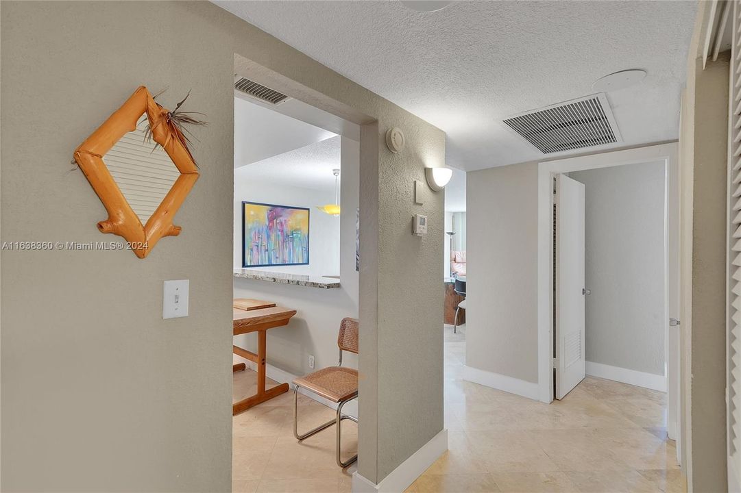 For Sale: $499,000 (1 beds, 1 baths, 1005 Square Feet)