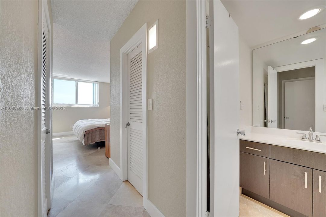 For Sale: $499,000 (1 beds, 1 baths, 1005 Square Feet)