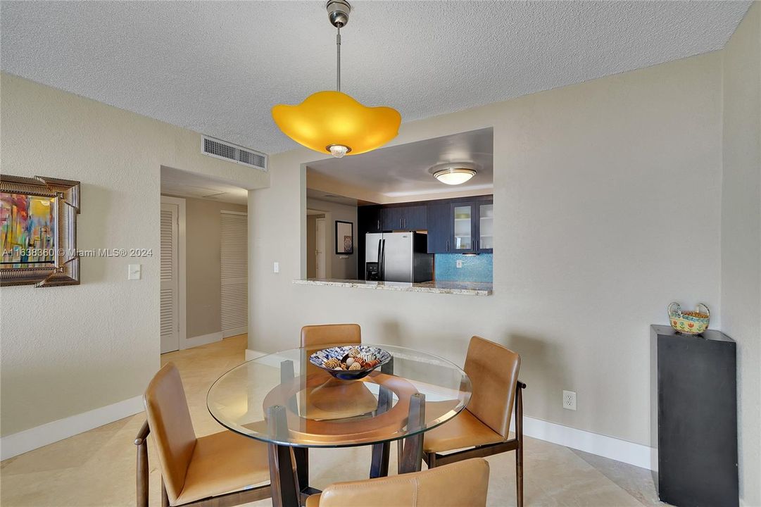 For Sale: $499,000 (1 beds, 1 baths, 1005 Square Feet)