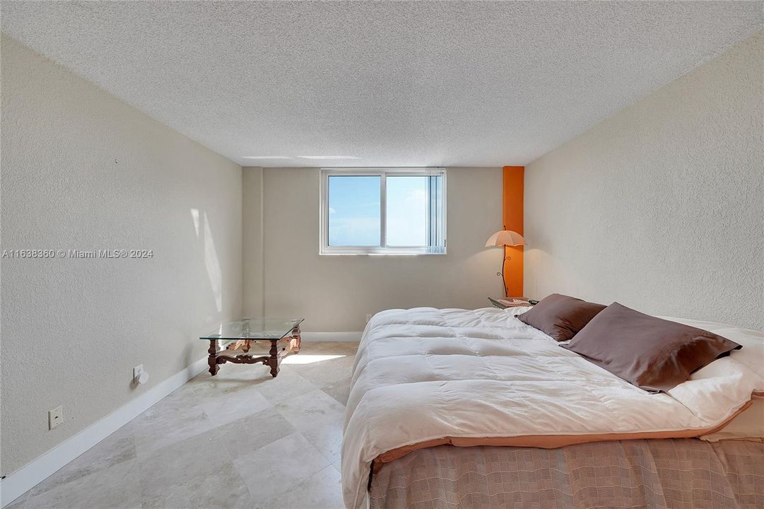 For Sale: $499,000 (1 beds, 1 baths, 1005 Square Feet)