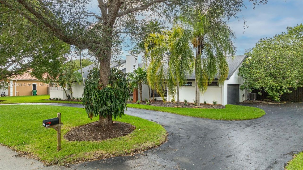 Active With Contract: $1,580,000 (5 beds, 3 baths, 3085 Square Feet)