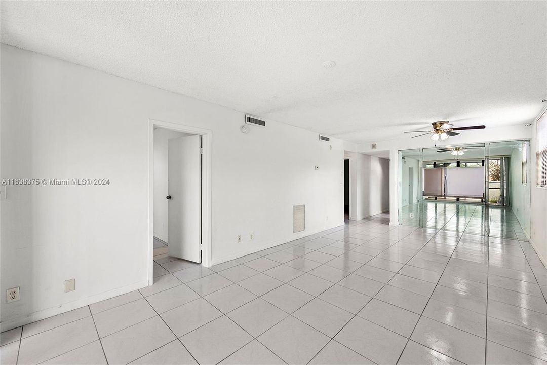 Active With Contract: $1,900 (2 beds, 2 baths, 1068 Square Feet)