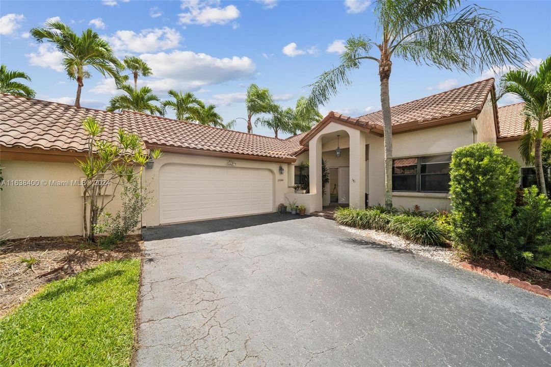 Long driveway/ 2 car garage