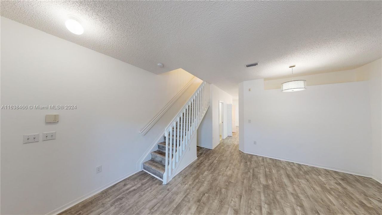 Active With Contract: $2,200 (3 beds, 2 baths, 1452 Square Feet)