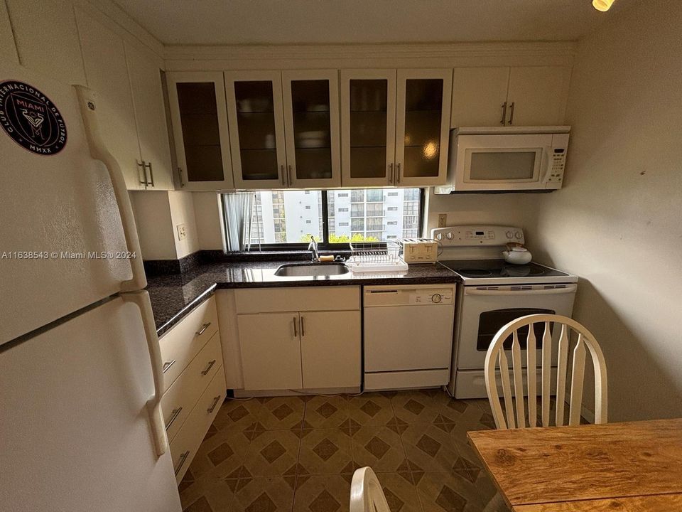 最近租的: $2,150 (2 贝兹, 2 浴室, 988 平方英尺)