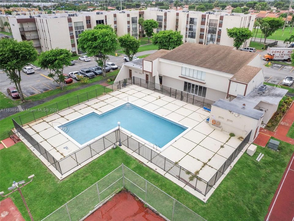 Недавно продано: $315,000 (2 спален, 2 ванн, 1086 Квадратных фут)