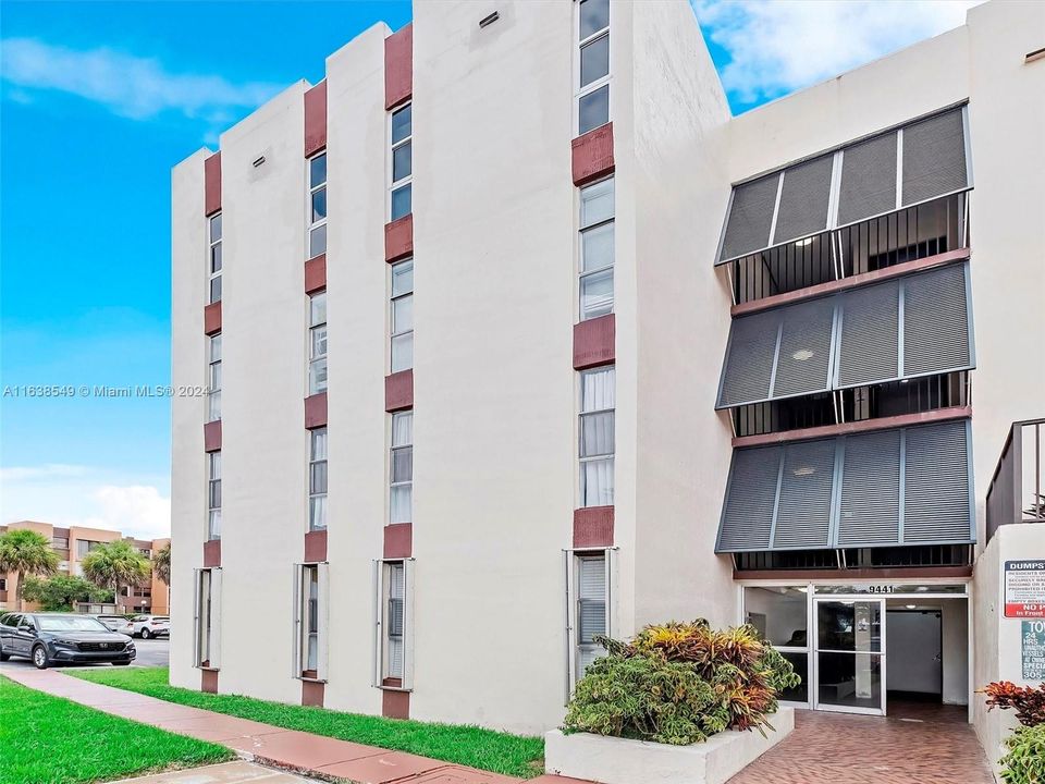 Недавно продано: $315,000 (2 спален, 2 ванн, 1086 Квадратных фут)