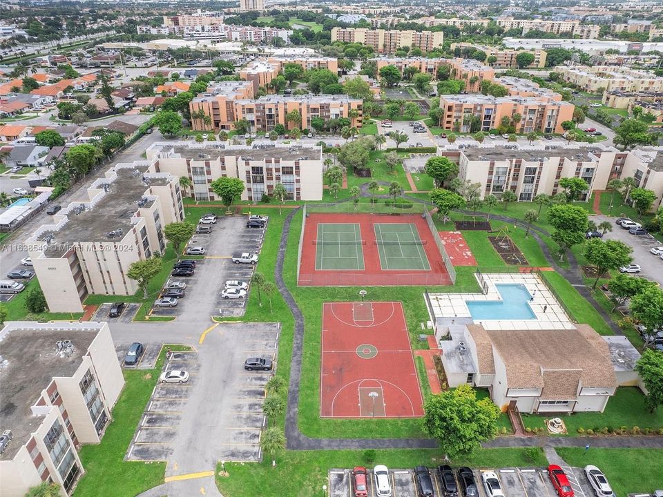 Недавно продано: $315,000 (2 спален, 2 ванн, 1086 Квадратных фут)
