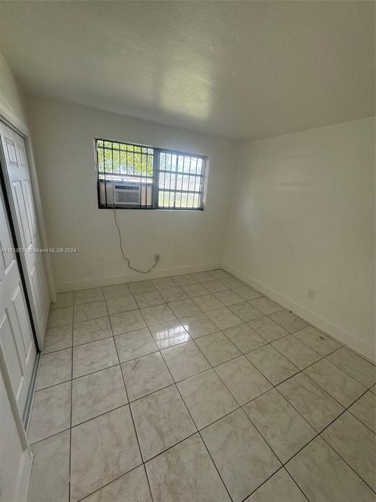 For Rent: $1,550 (1 beds, 1 baths, 3001 Square Feet)