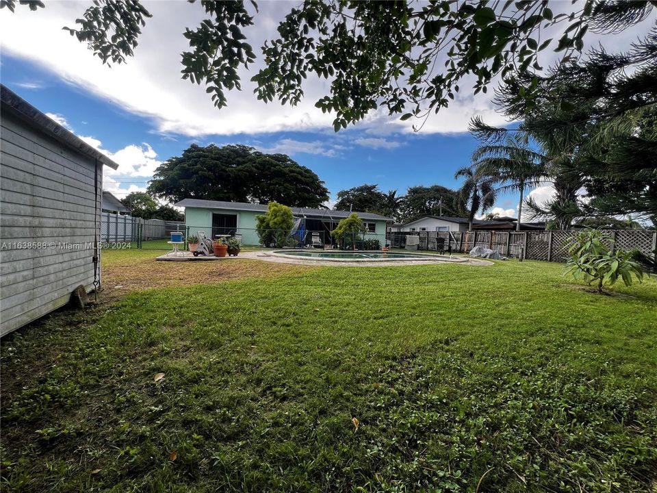 Active With Contract: $589,000 (3 beds, 2 baths, 1307 Square Feet)