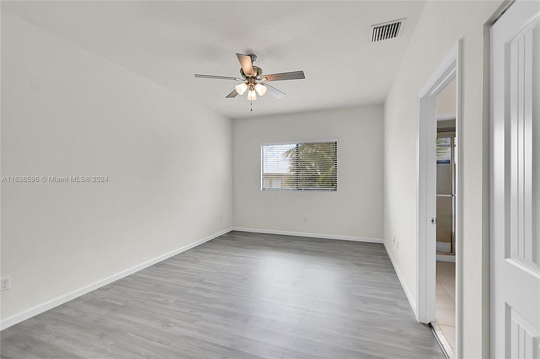 最近租的: $2,900 (3 贝兹, 2 浴室, 1349 平方英尺)