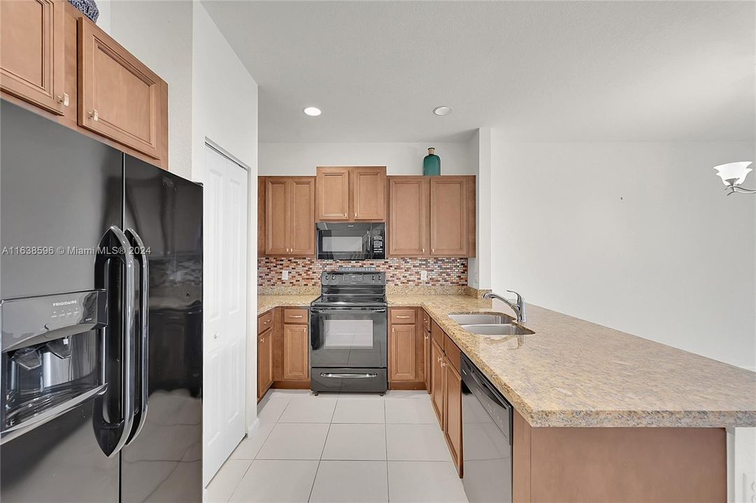 最近租的: $2,900 (3 贝兹, 2 浴室, 1349 平方英尺)