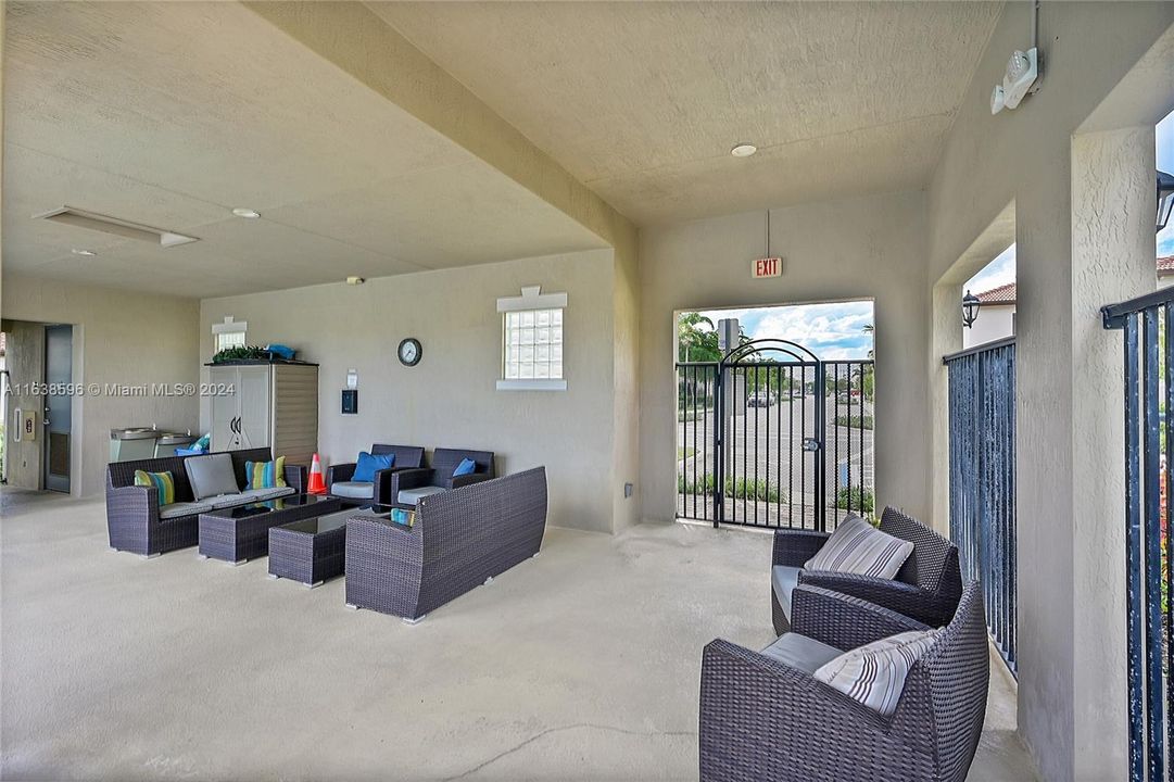 最近租的: $2,900 (3 贝兹, 2 浴室, 1349 平方英尺)