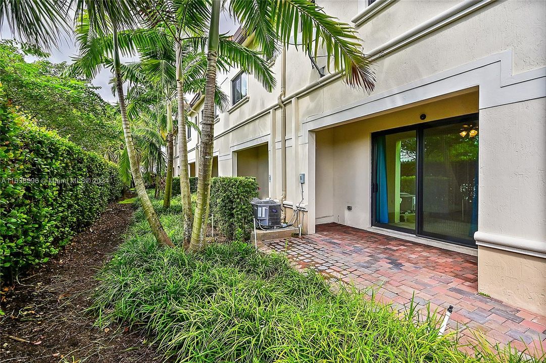 最近租的: $2,900 (3 贝兹, 2 浴室, 1349 平方英尺)