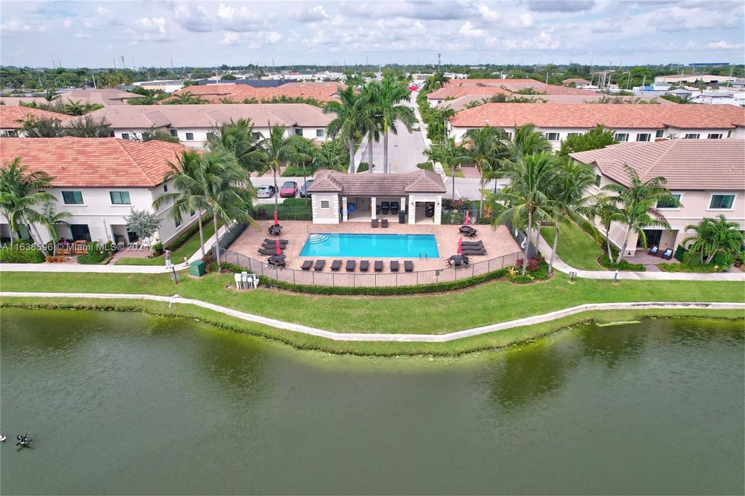 最近租的: $2,900 (3 贝兹, 2 浴室, 1349 平方英尺)