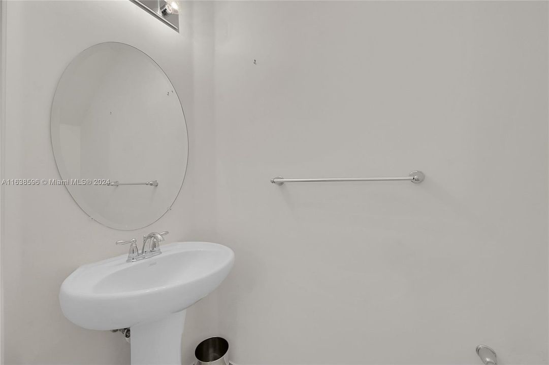 最近租的: $2,900 (3 贝兹, 2 浴室, 1349 平方英尺)