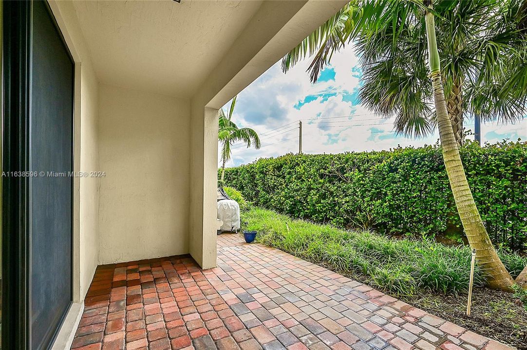 最近租的: $2,900 (3 贝兹, 2 浴室, 1349 平方英尺)