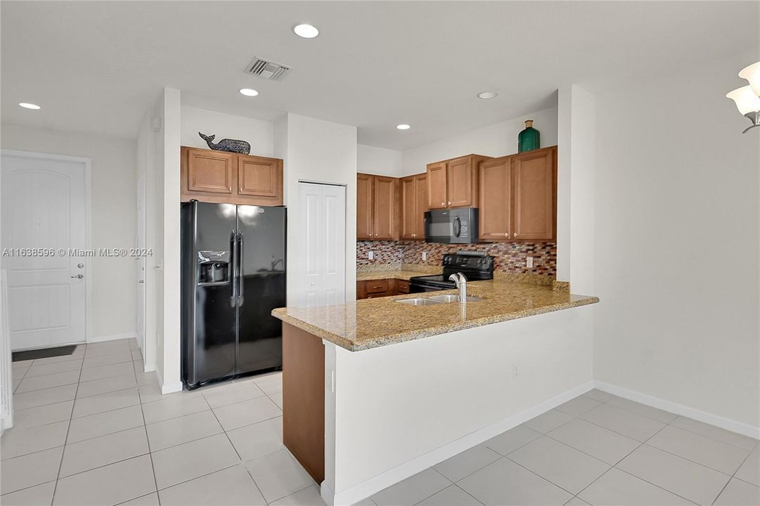 最近租的: $2,900 (3 贝兹, 2 浴室, 1349 平方英尺)