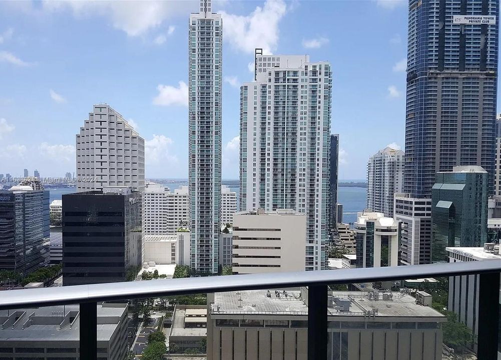 Recently Rented: $4,150 (1 beds, 2 baths, 792 Square Feet)