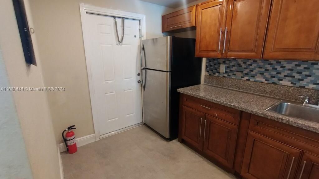 Recently Rented: $2,000 (2 beds, 2 baths, 1090 Square Feet)