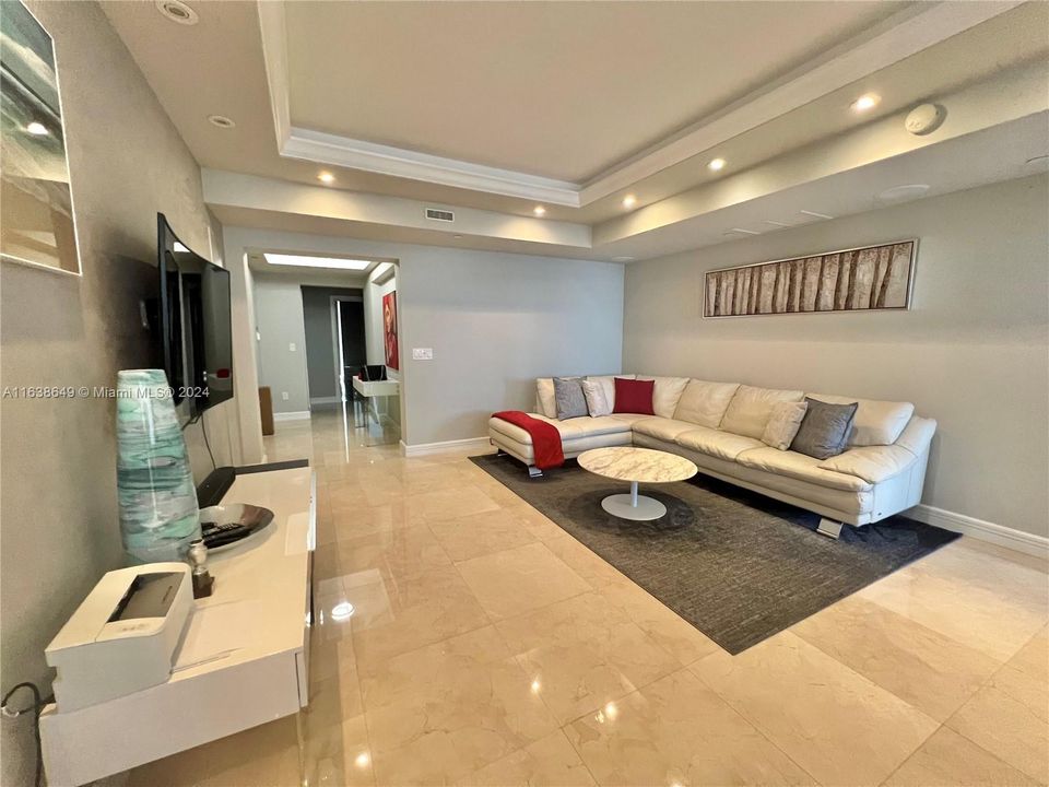 En Venta: $3,600,000 (3 camas, 3 baños, 2214 Pies cuadrados)