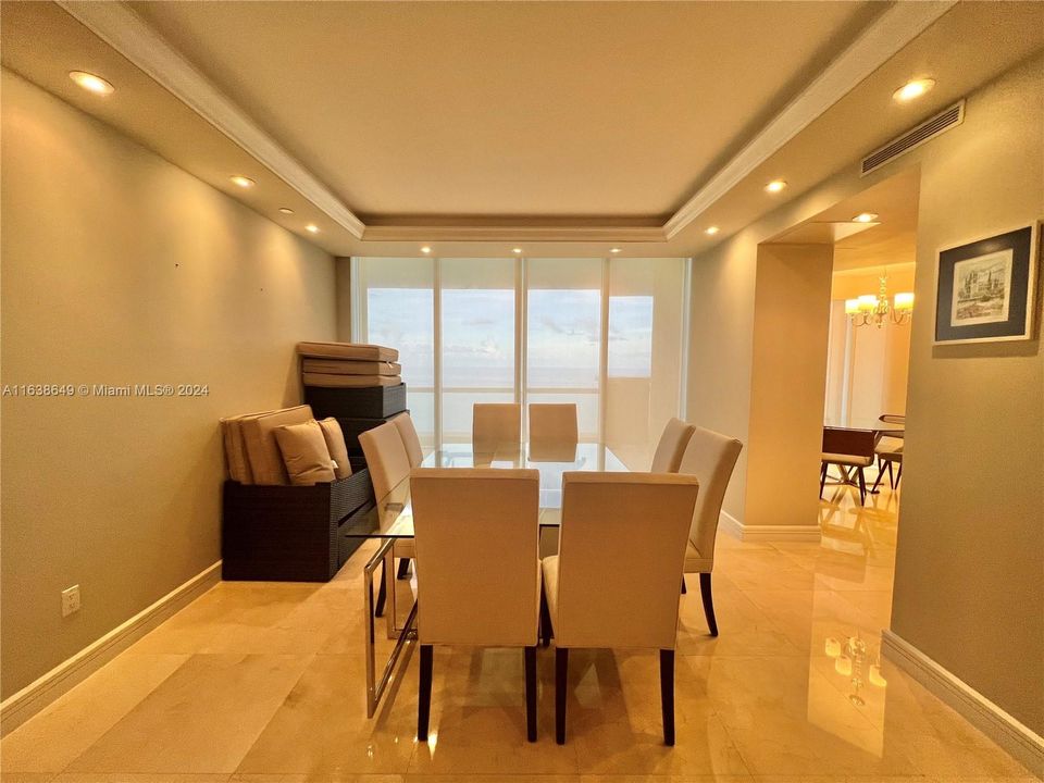 En Venta: $3,600,000 (3 camas, 3 baños, 2214 Pies cuadrados)