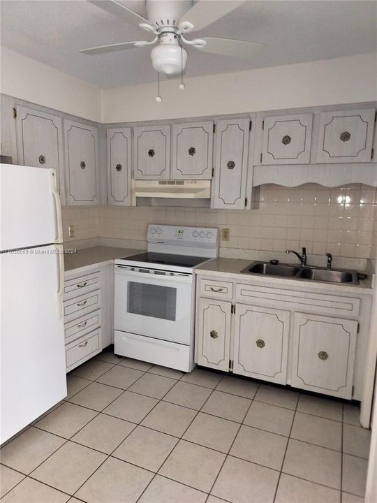 For Sale: $279,000 (2 beds, 1 baths, 1013 Square Feet)