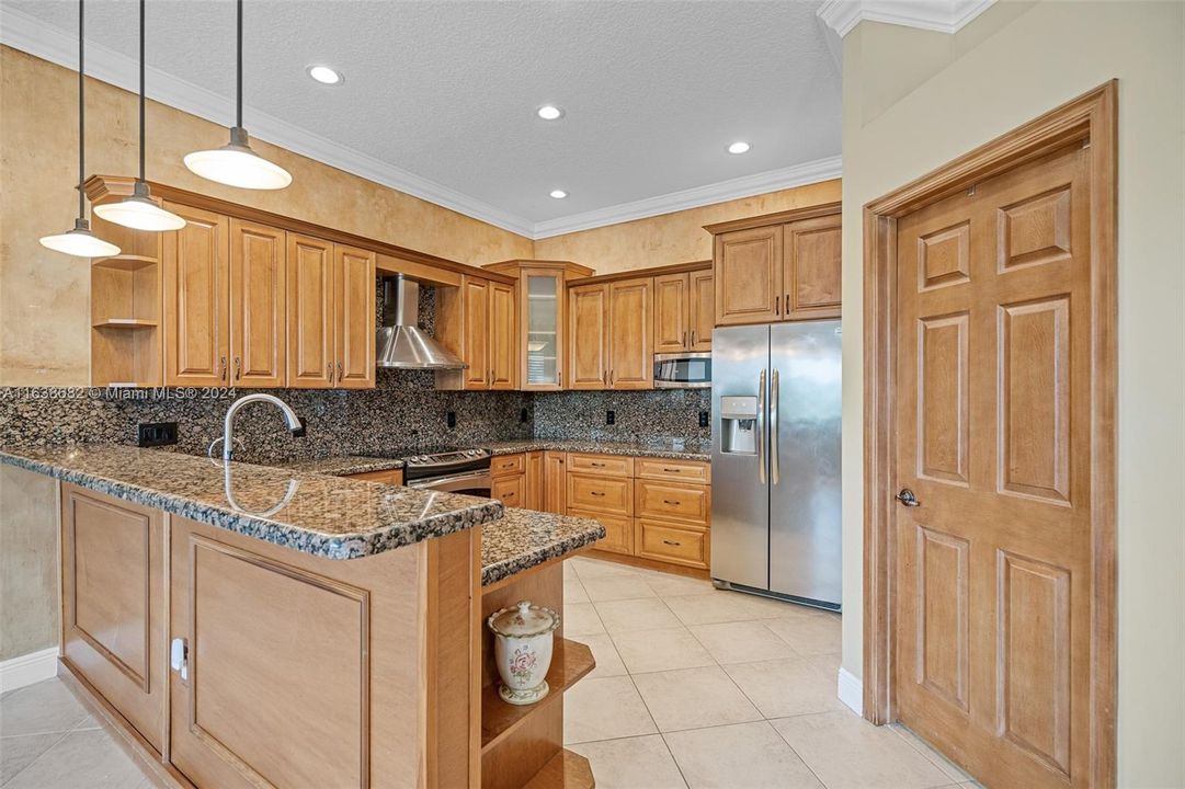 GRANITE KITCHEN